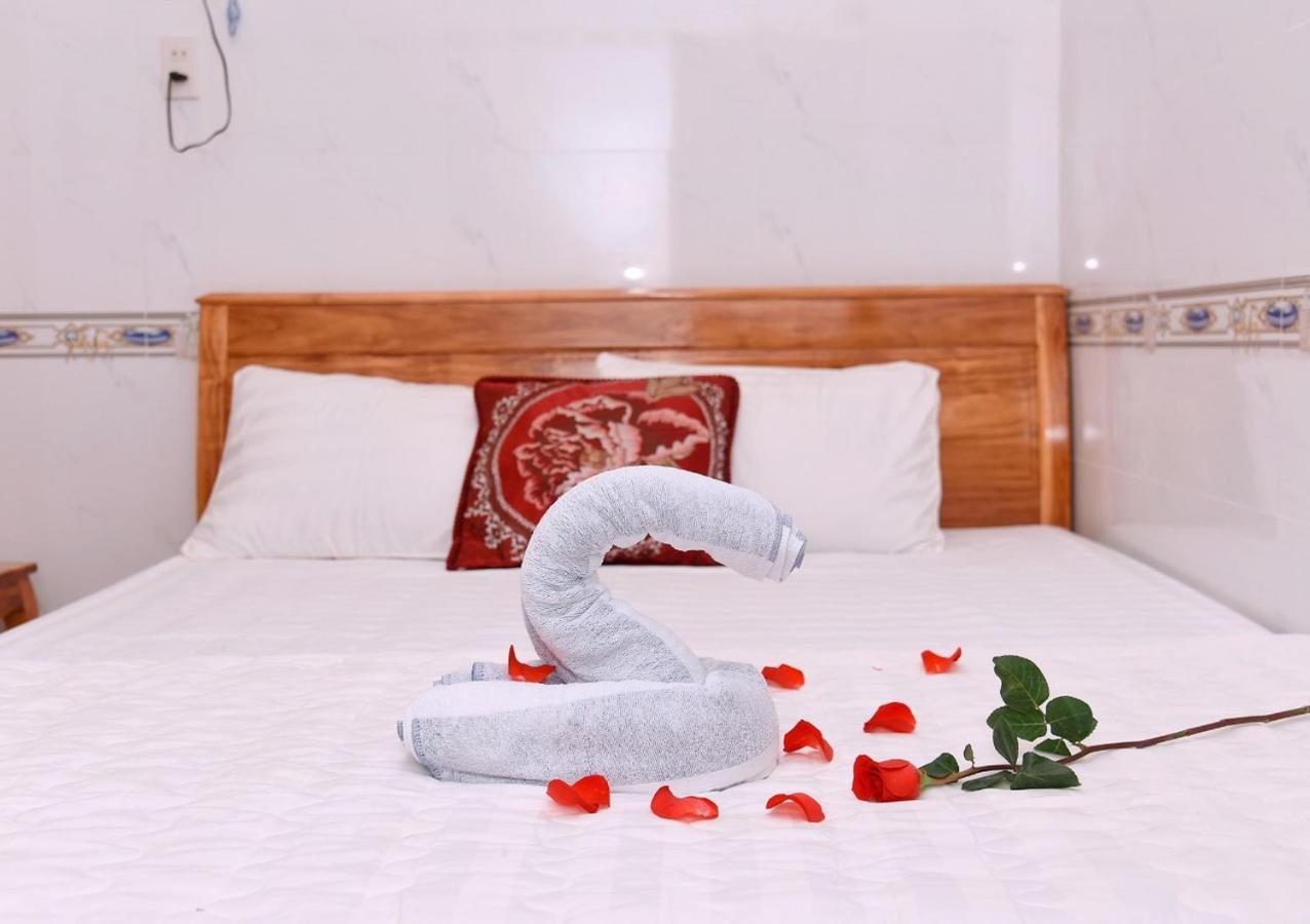 Hotel Nha Nghi Hoa Muoi Gio Tan Tao Zewnętrze zdjęcie